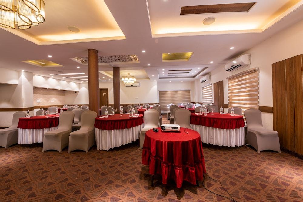 Treebo Trend Surya Nashik Hotel Luaran gambar